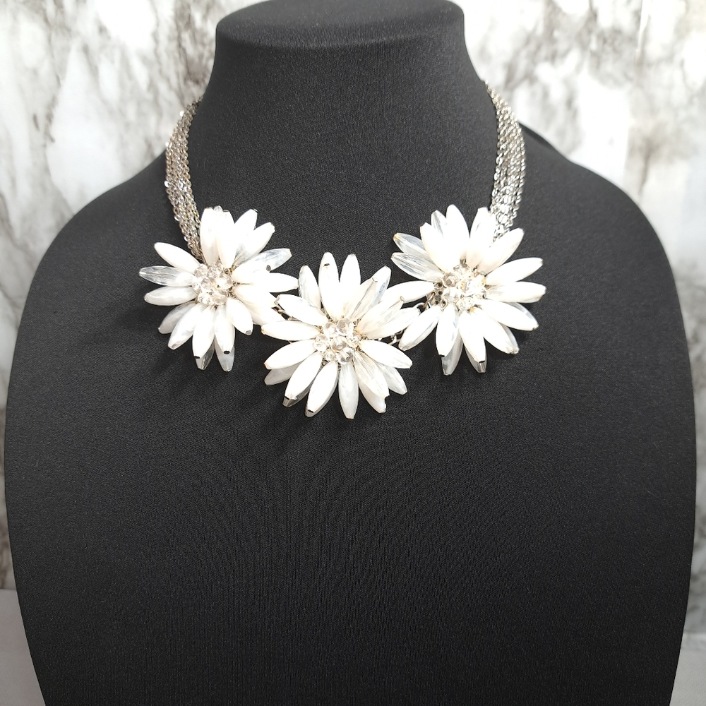 Vintage Women's Choker Necklace Silver‎ Tone Daisy Flower Designs Size 8 Inches